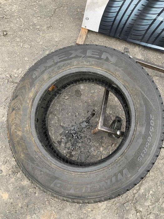 Шини 205/65 R15 пара Nexen 8мм, зима 2022р