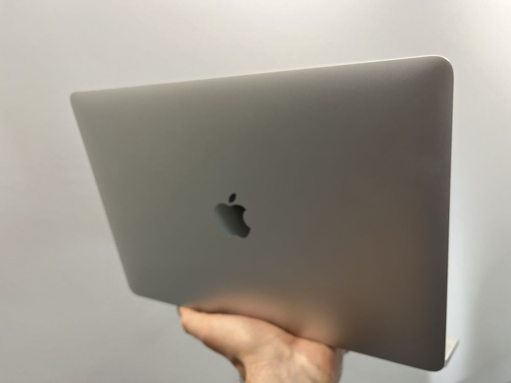 Macbook Pro 2017 r. 256GB 8GB RAM