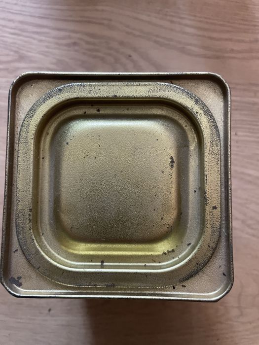 Stara puszka z angielska herbata. Kolekcjonerska Retro vintage prl