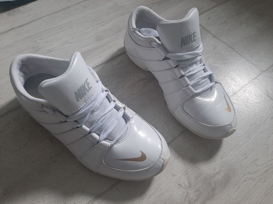 Кросівки бренду Nike