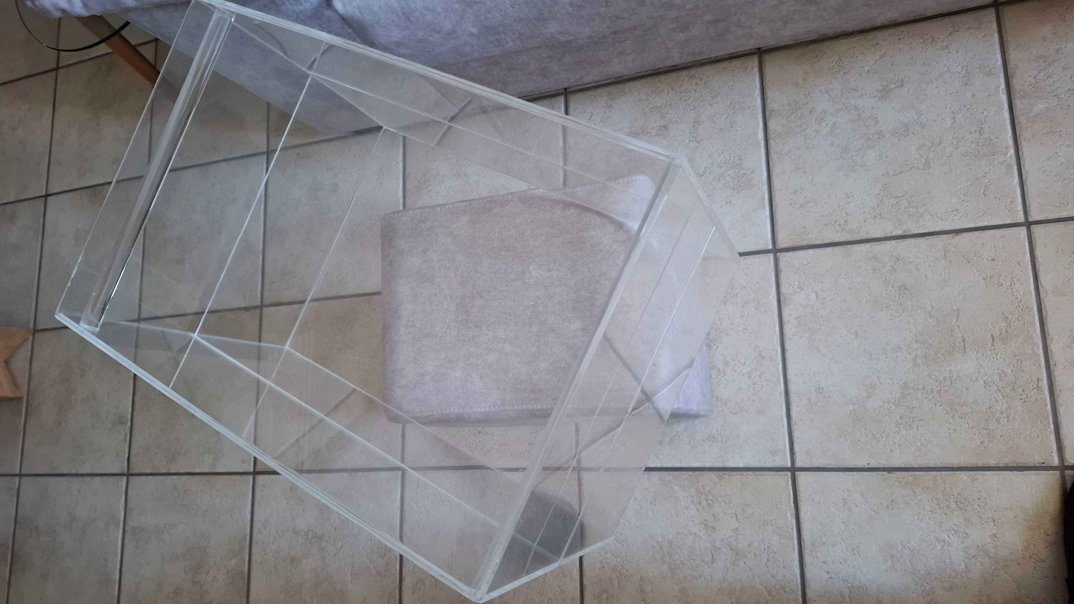 Caixas em acrílico para exposição