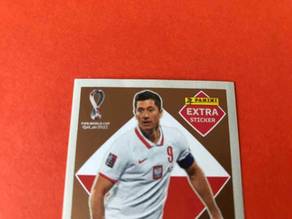 Extra Sticker Robert Lewandowski Base e Bronze Mundial Qatar 2022