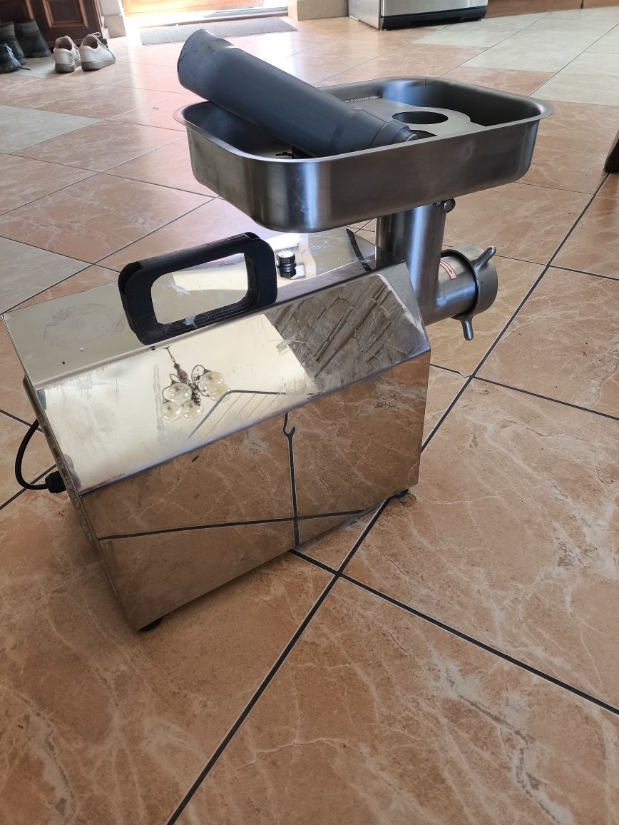 Maszyna do mielenia  mięsa 750 W -220 kg /h