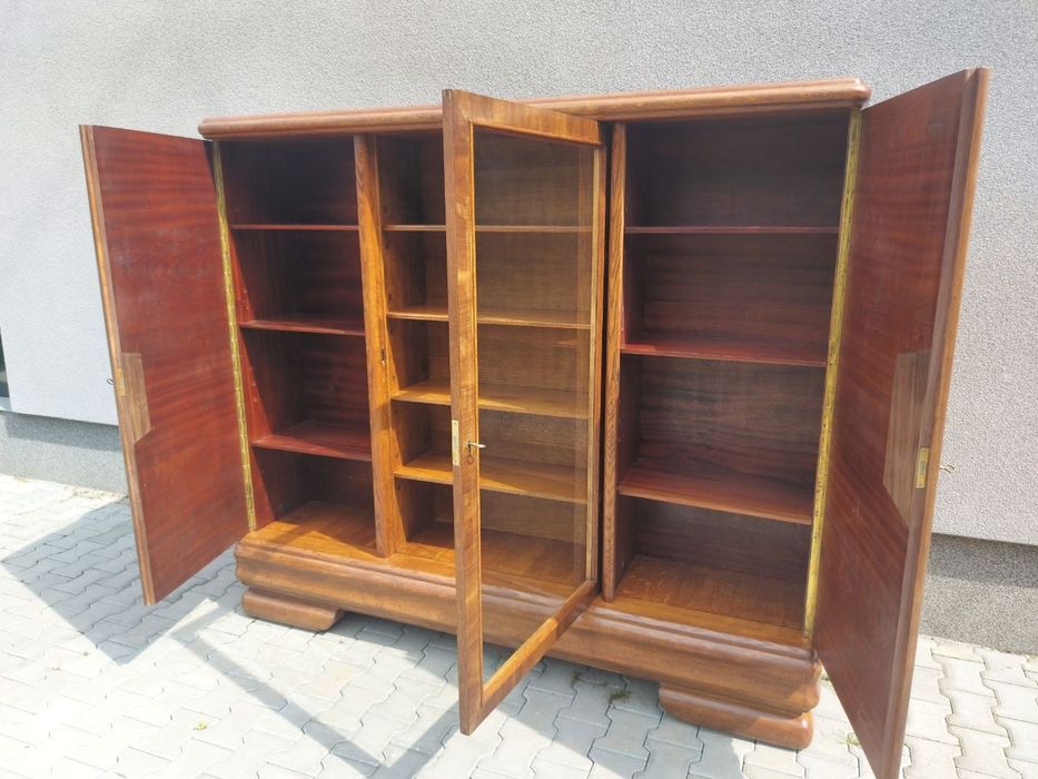 Biblioteczka biurko krzesło szafa regał.