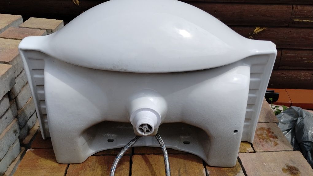 Umywalka z baterią 65x44,5