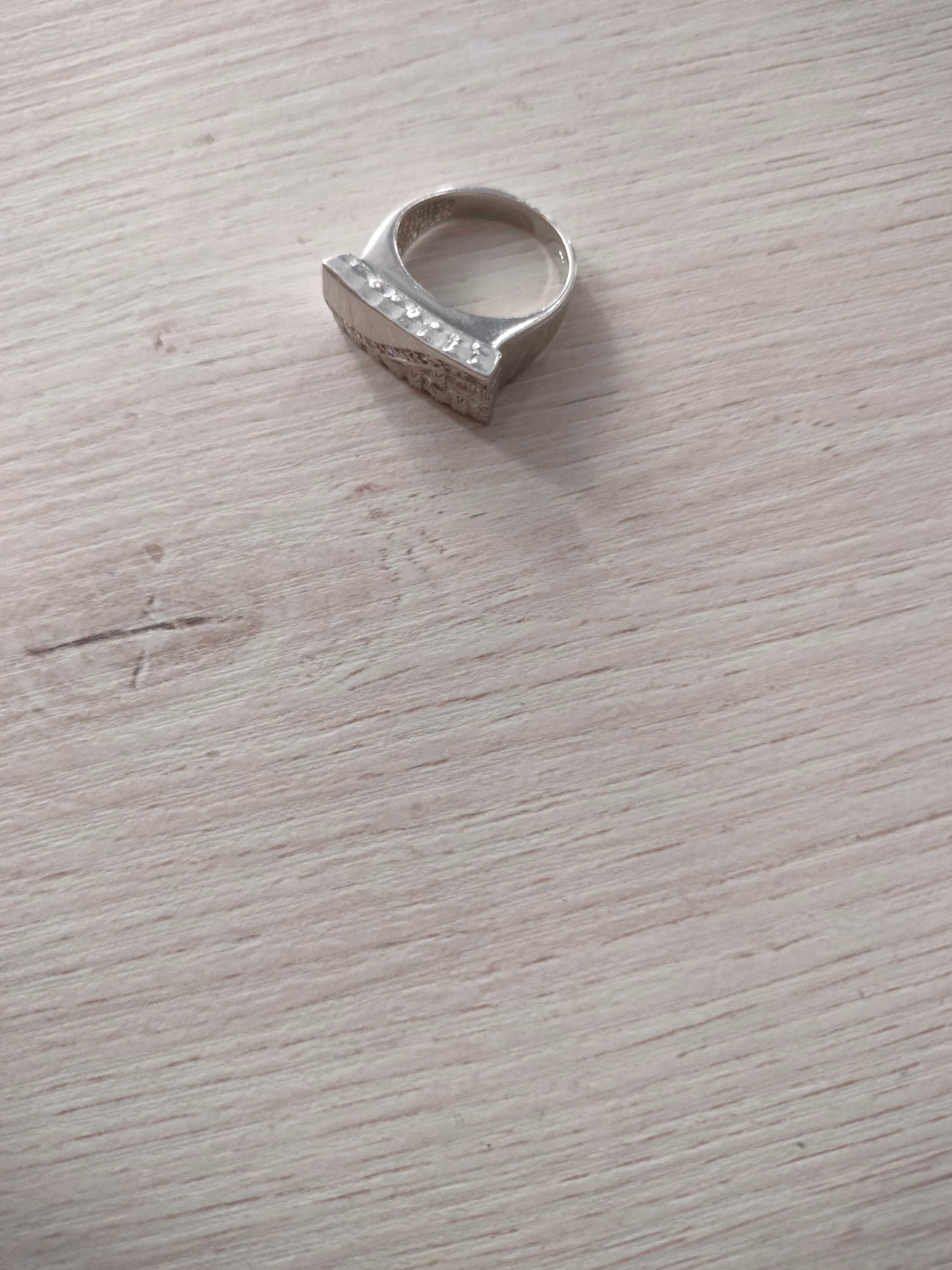 Srebrny pierścionek rozmiar 15