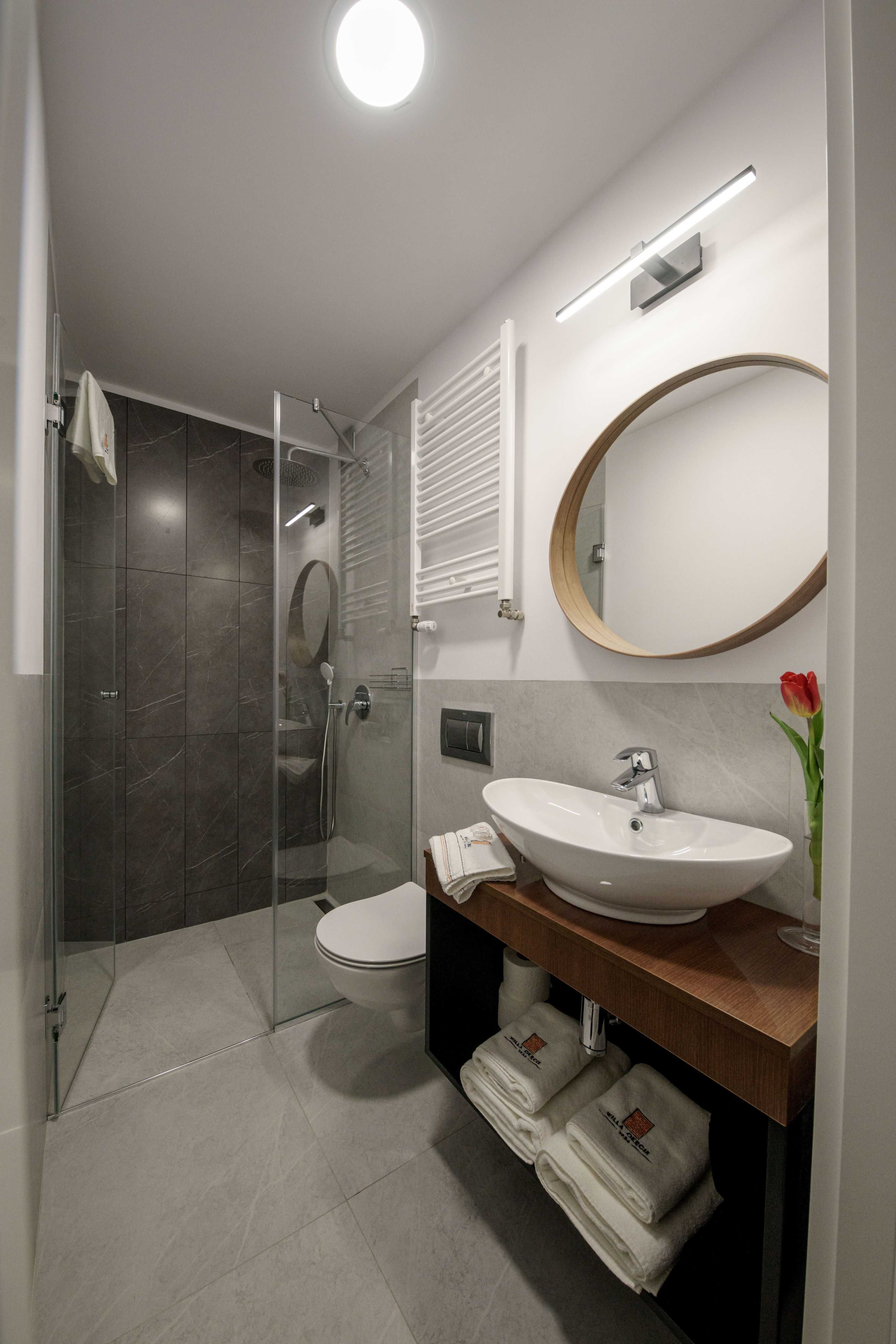 Pokoje 2 osobowe z łazienkami ,apartament nocleg  1 km lotnisko
