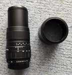 Obiektyw Sigma z osłoną przeciwsłoneczną Pentax