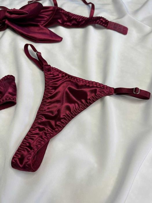 романтический комплект женской нижней одежды не носился