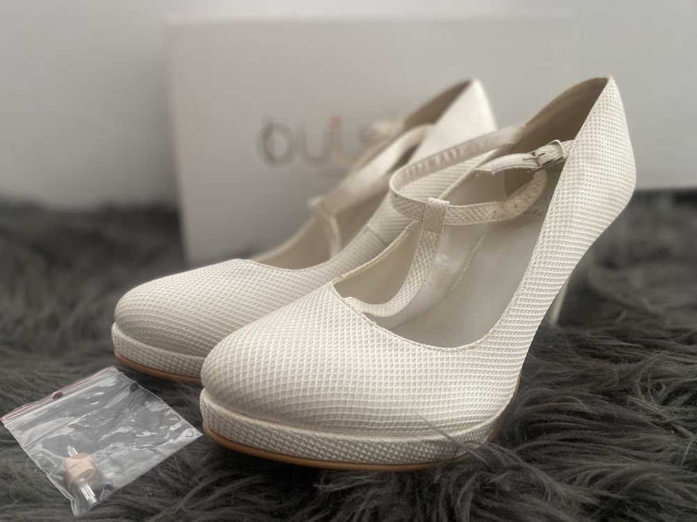 Nowe buty ślubne