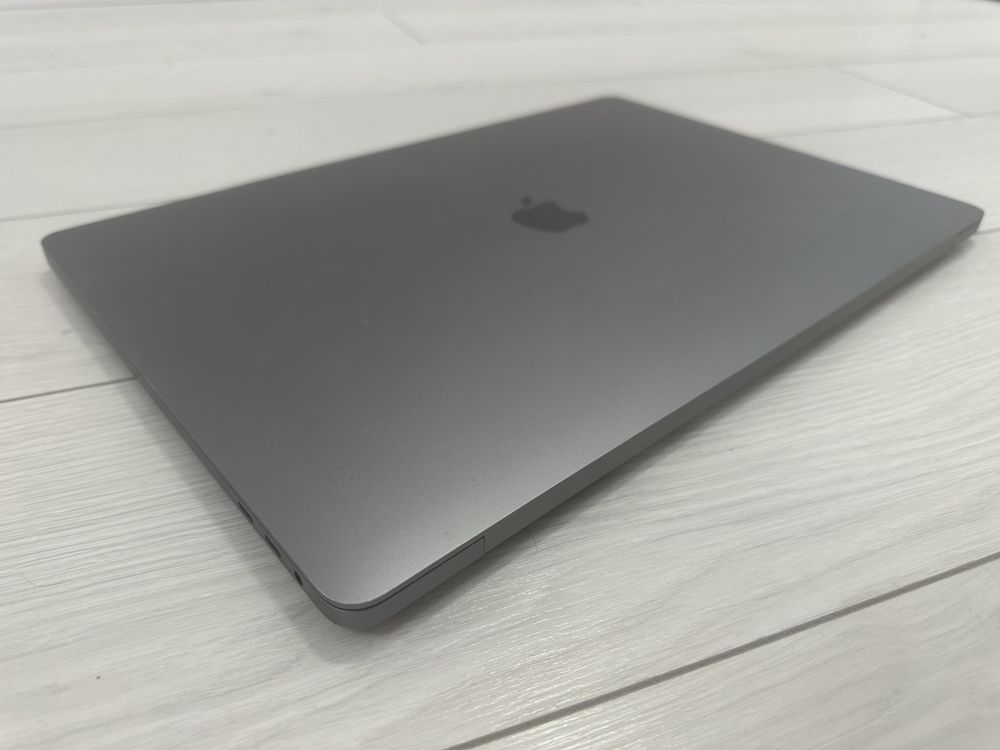 Apple MacBook Pro 16 MVVJ2