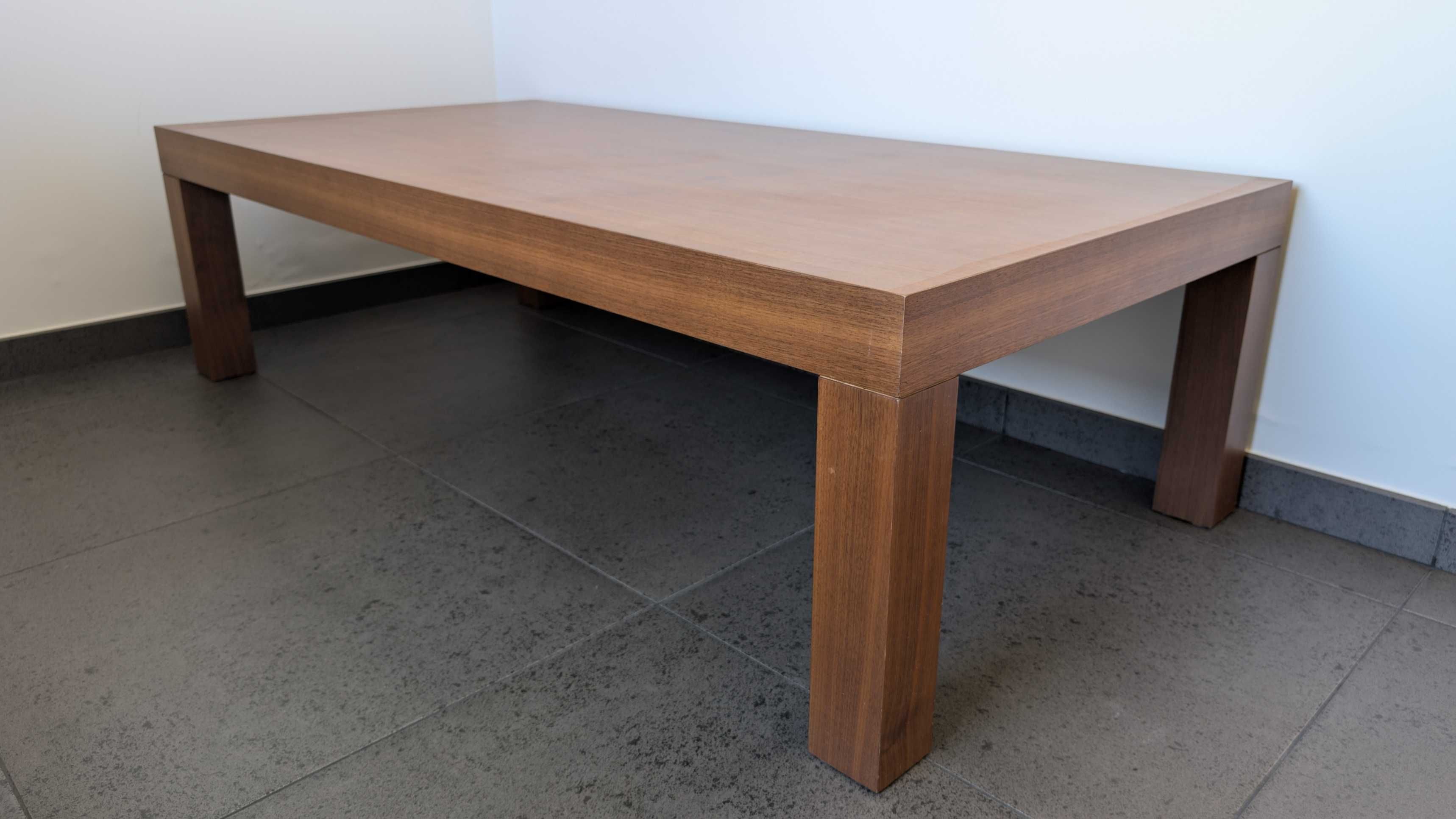 Mesa de centro para sala. Não usada.