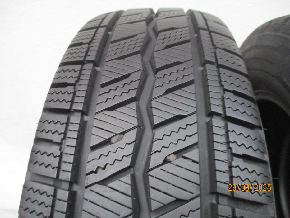 1x 205/70R15C Hankook Winter I*Cept LV 9mm 21r.
