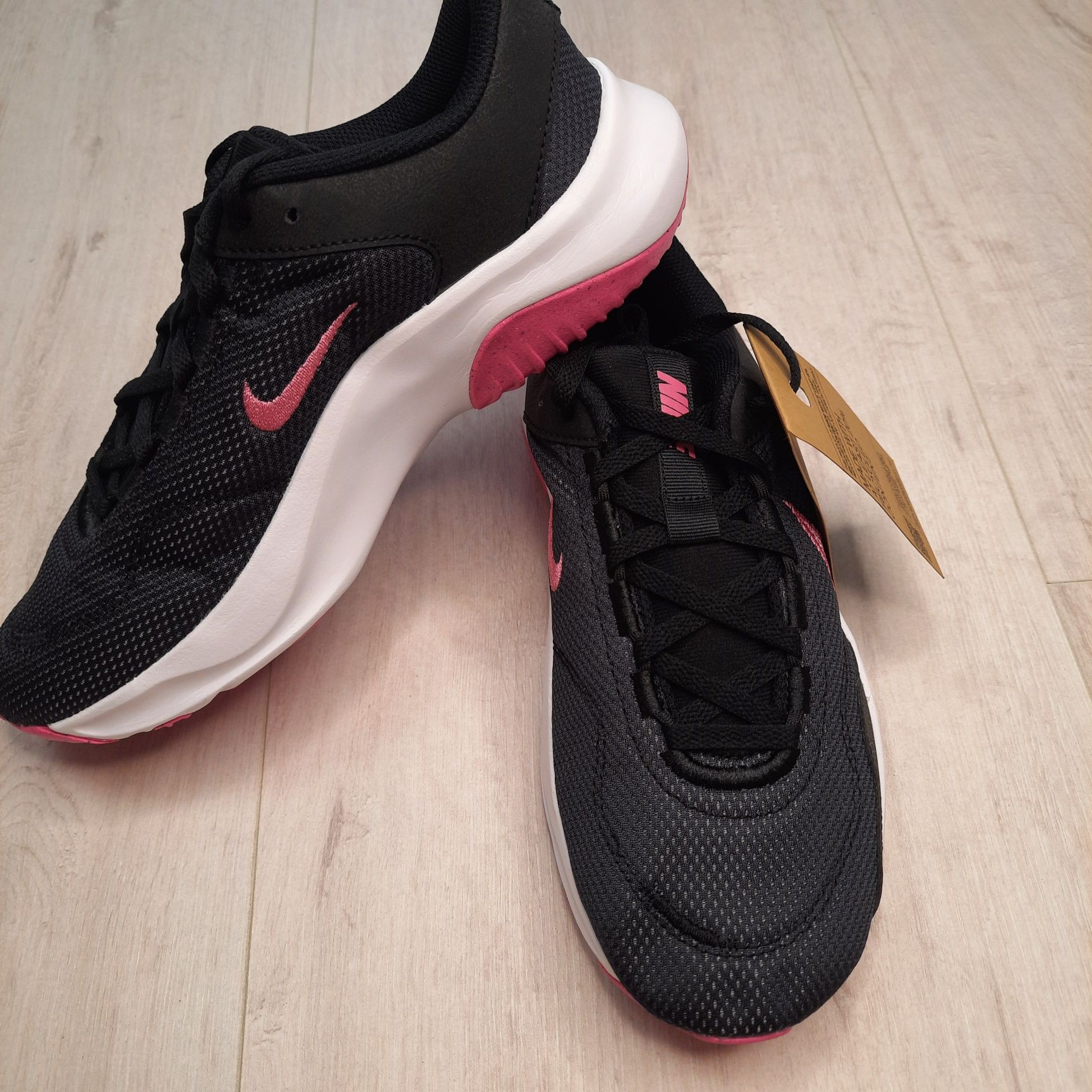 Кросівки для тренувань жіночі NIKE LEGEND ESSENTIAL 3 DM1119-002