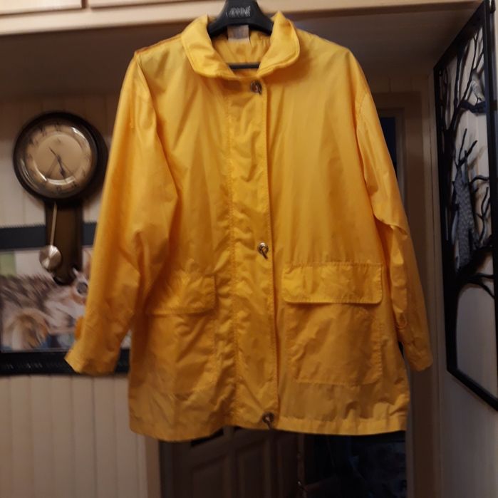 Kurtkę przeciwdeszczową sprzedam