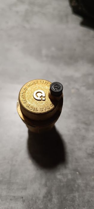 Продам автоматический развоздушиватель, сбросник 1/2, 3/8 Caleffi