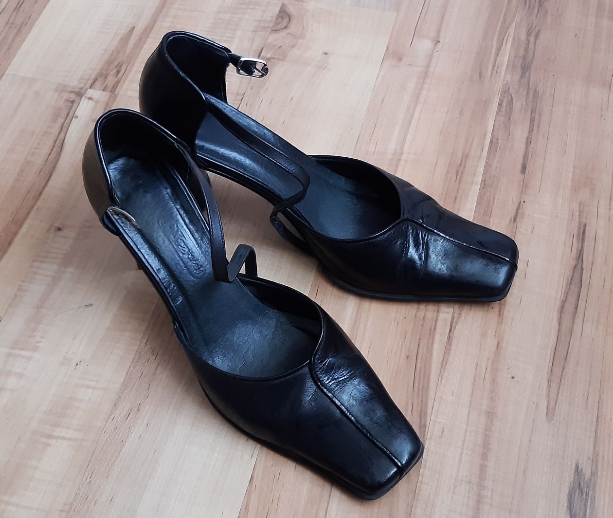 Buty czarne na obcasie vintage