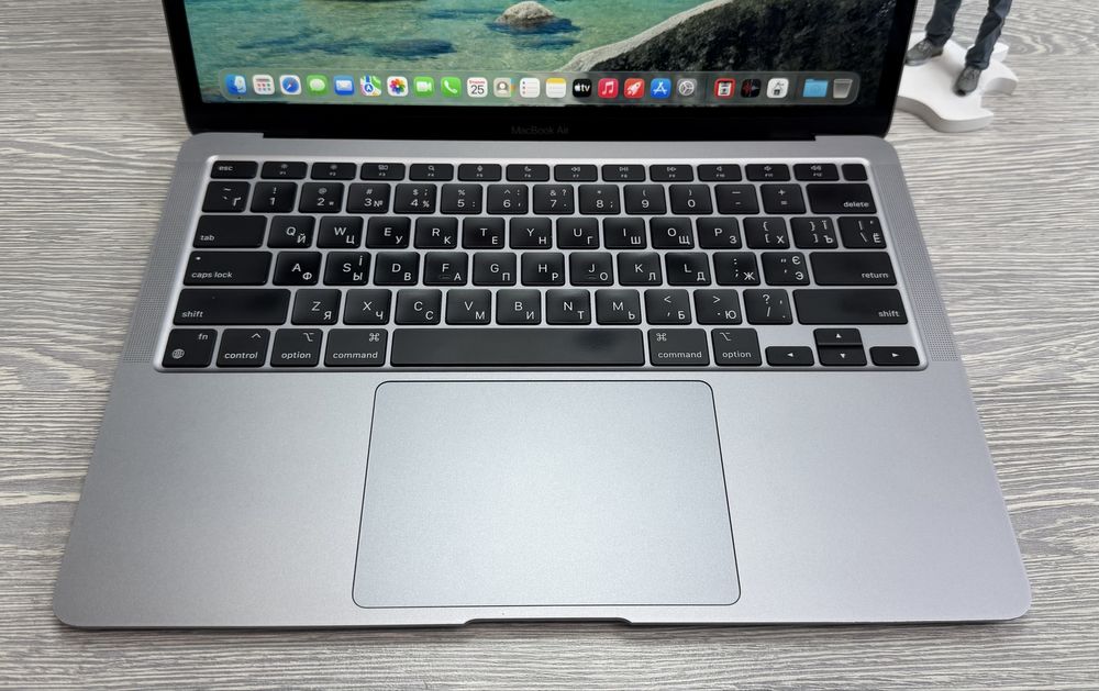 MacBook Air 13  M1 / RAM 8 / SSD 256 GB / Space Grey / 2020