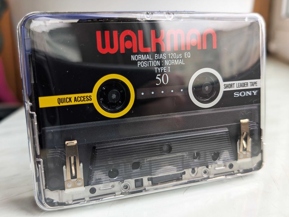 Касетний плеєр Sony Walkman WM-EX 631 в прозорому корпусі