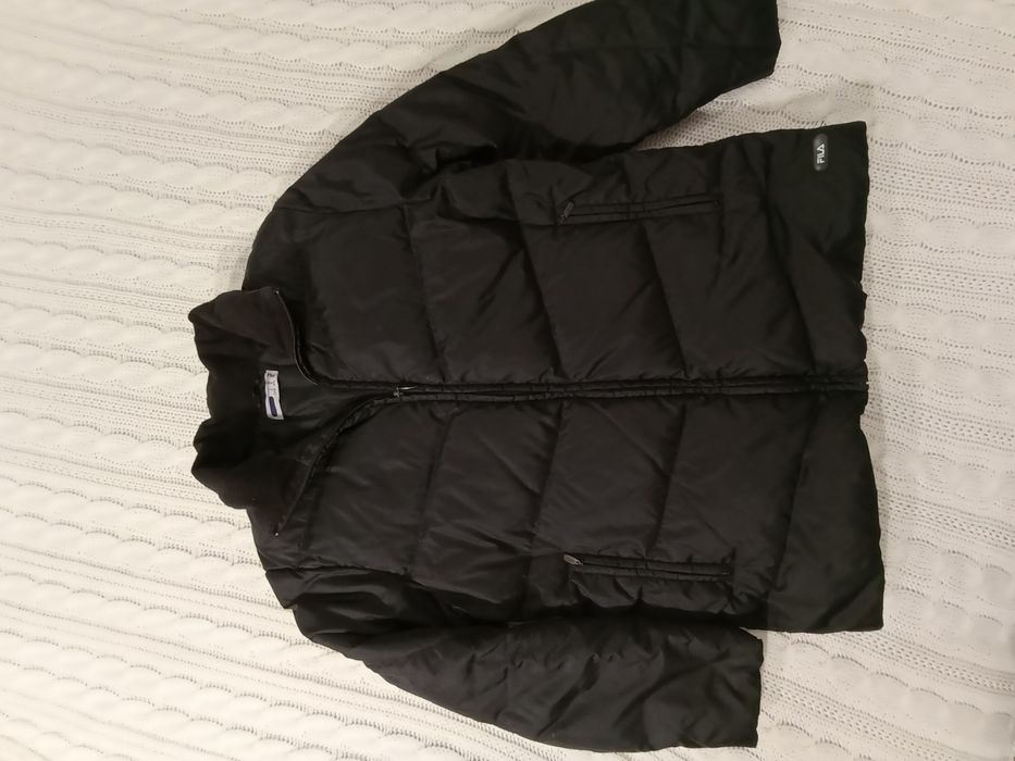 Puchowa, czarna kurtka FILA