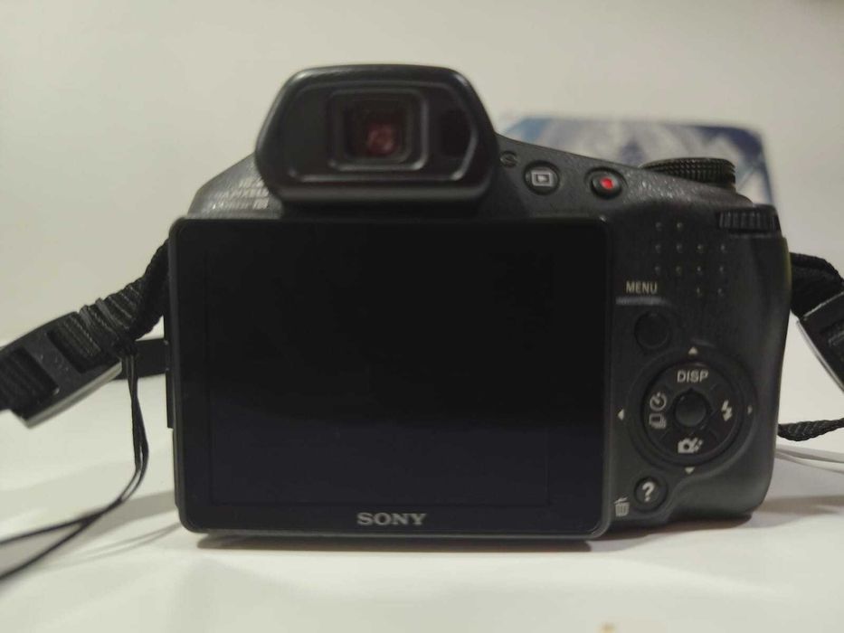 Câmera Sony CyberShot DSCHX200V 18.2MP ZoomÓptico30X  Lente Carl Zeiss