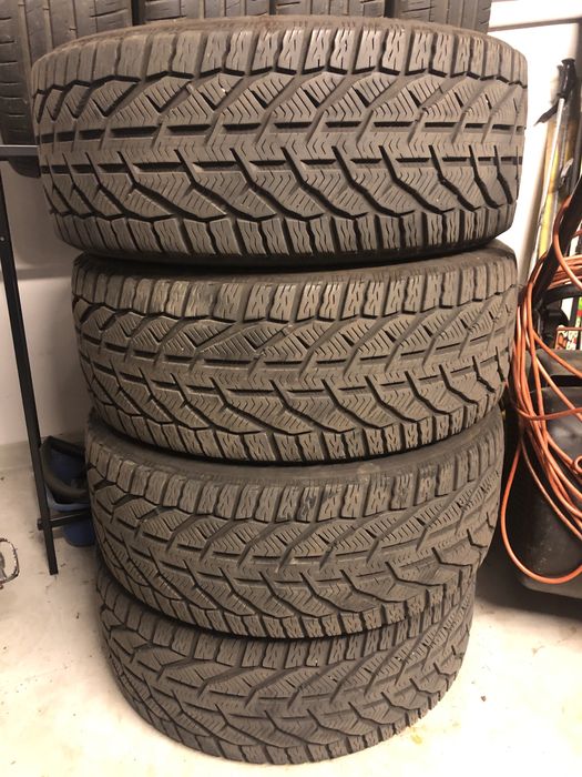 Komplet opon zimowych Kormoran Snow 235/45 R18 DOT 2319
