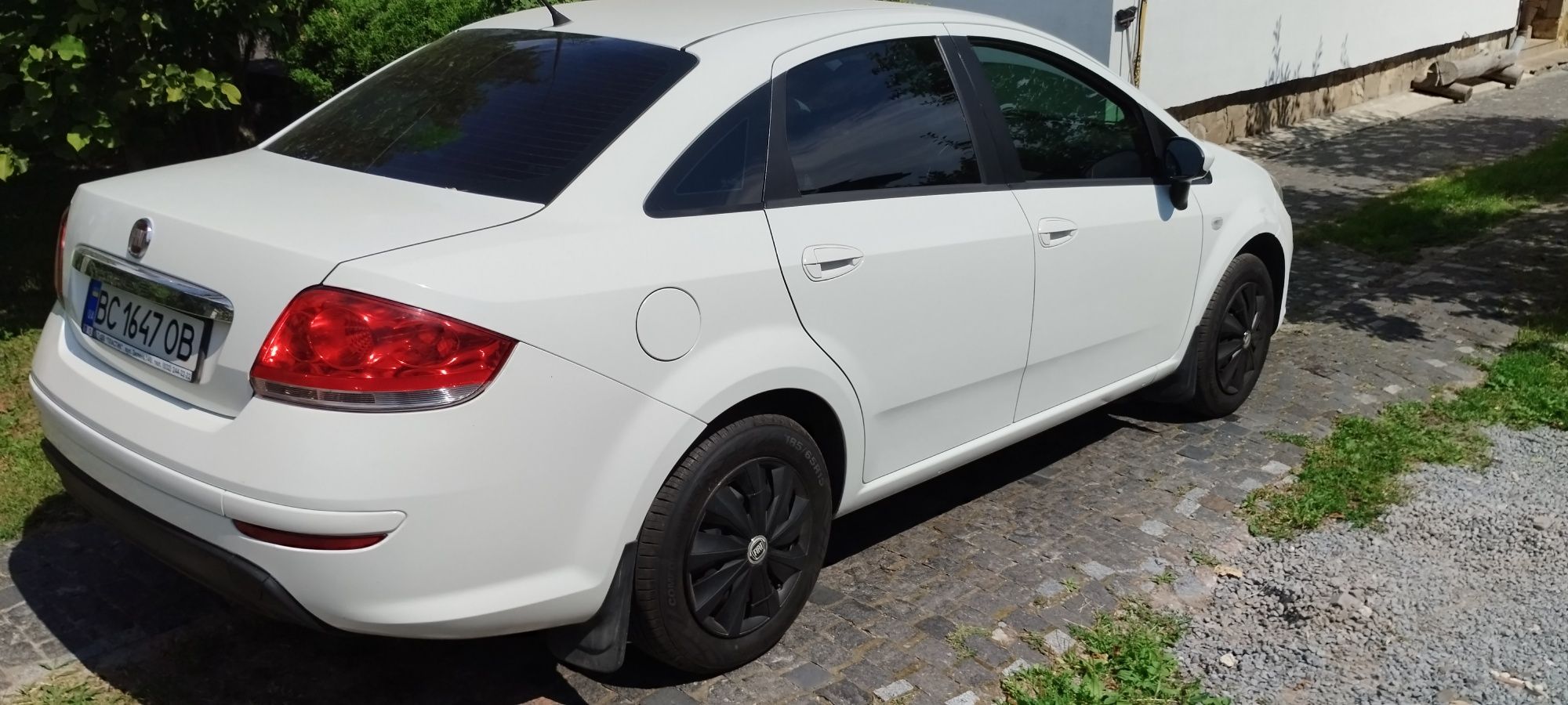 Автомобіль Fiat Linea