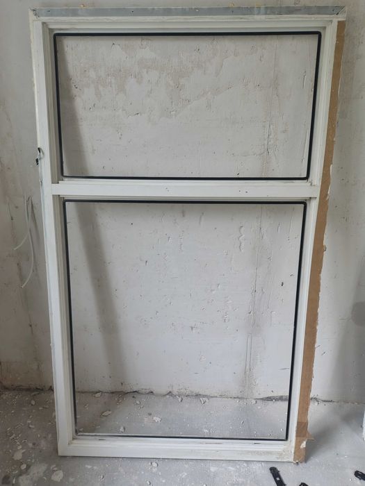 Оконный блок глухой