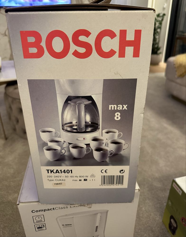 Maquina cafe  da marca Bosch completamente  niva.