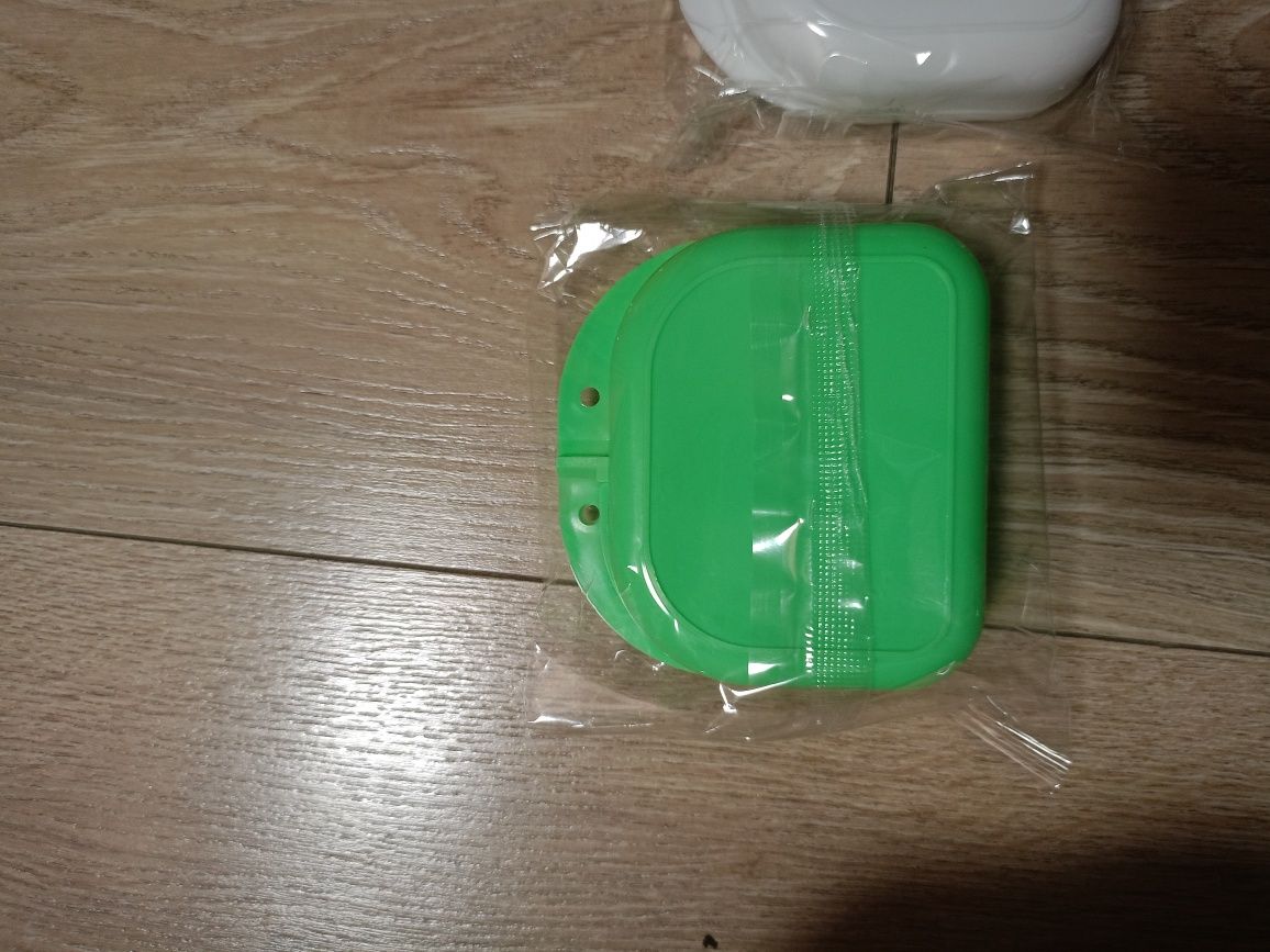 Pudełko, pojemnik  na aparat zębowy, proteze 3szt