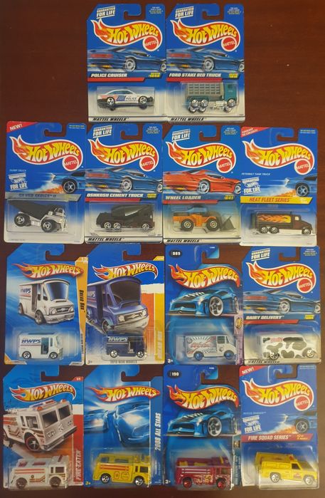 Hot wheels antigos/ miniaturas 123 lote