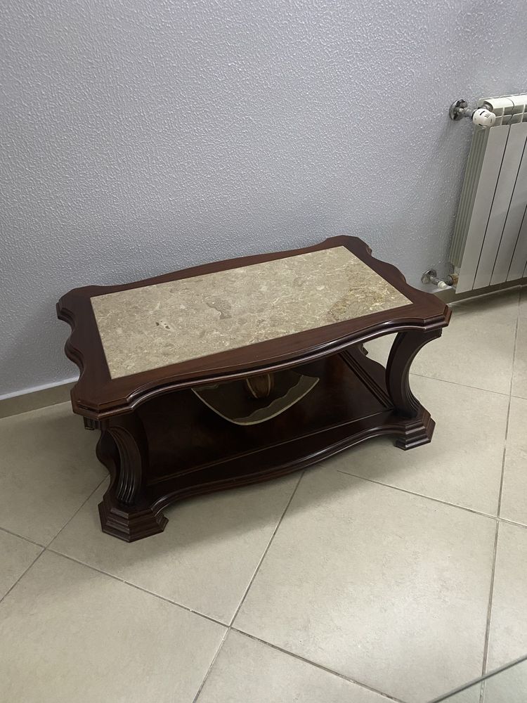 Mesa de centro com tampo em Mármore