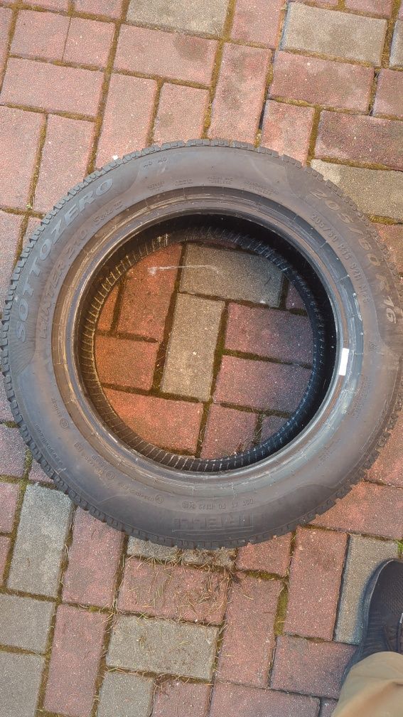 Opona pirelli 205/60/16