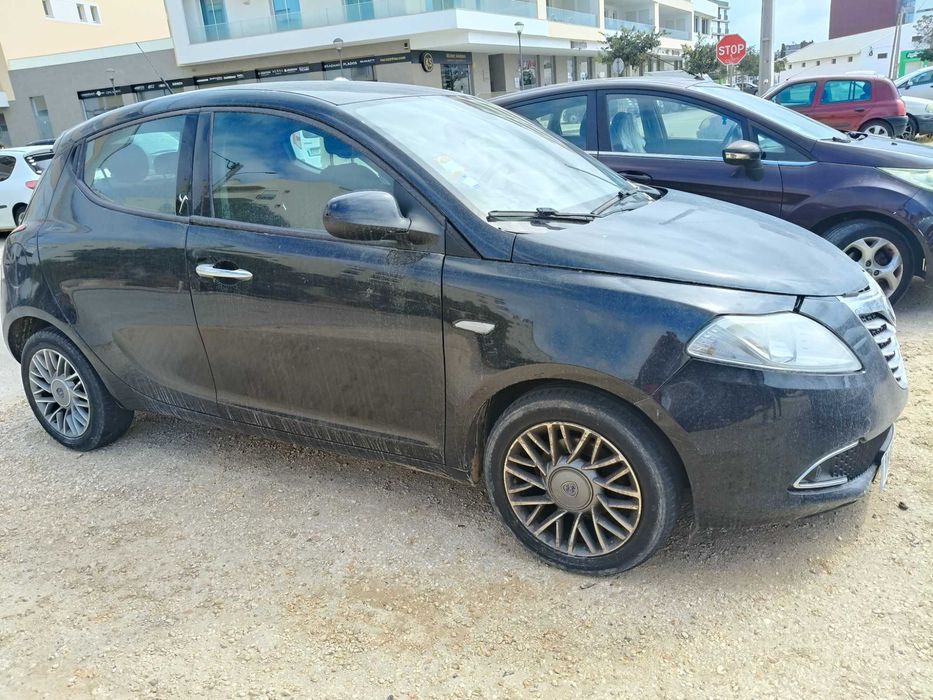 Lancia y 2012, acidentados