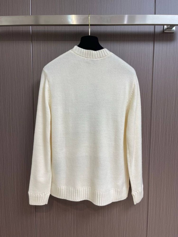 Nowy modny sweter