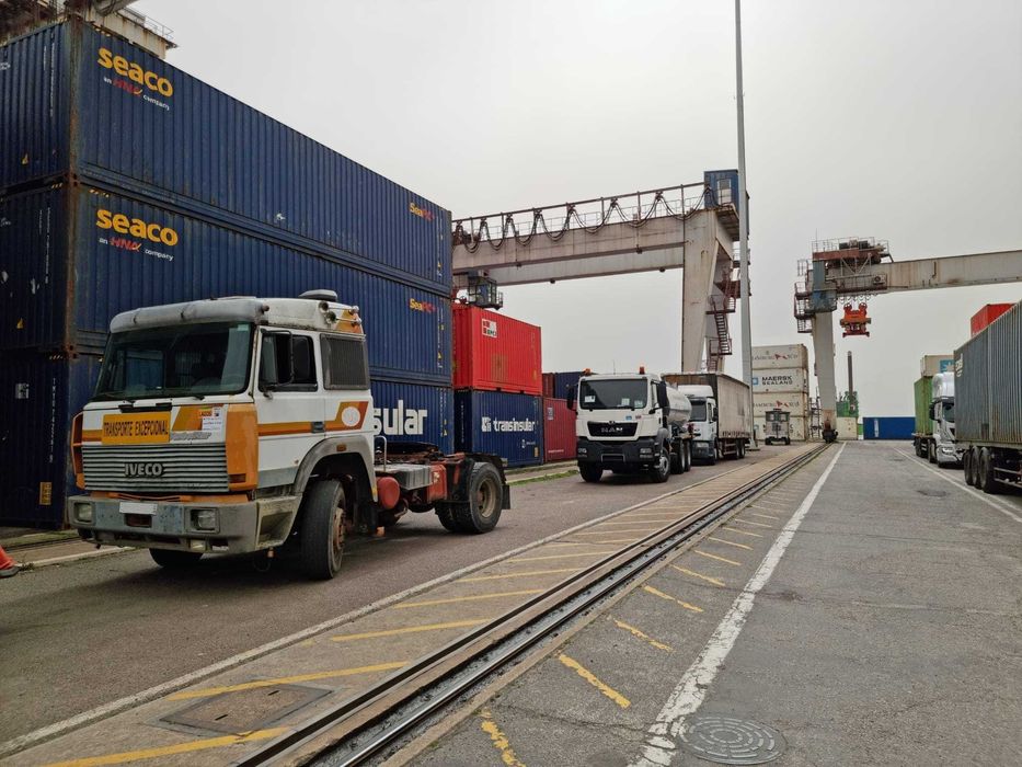 Taxas competitivas de envio maritimo RoRo.