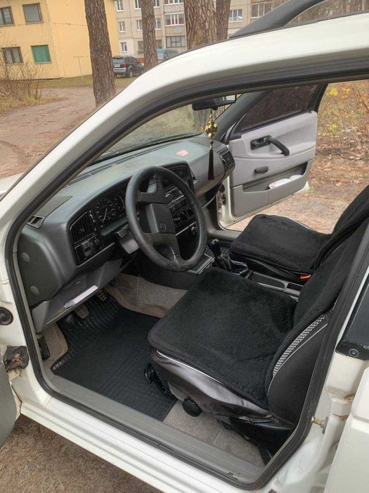 Фольксваген В 3 Універсал 1990