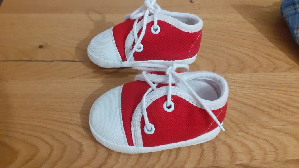 Buciki buty trampki niemowlęce do Chrztu r. 10 czerwone