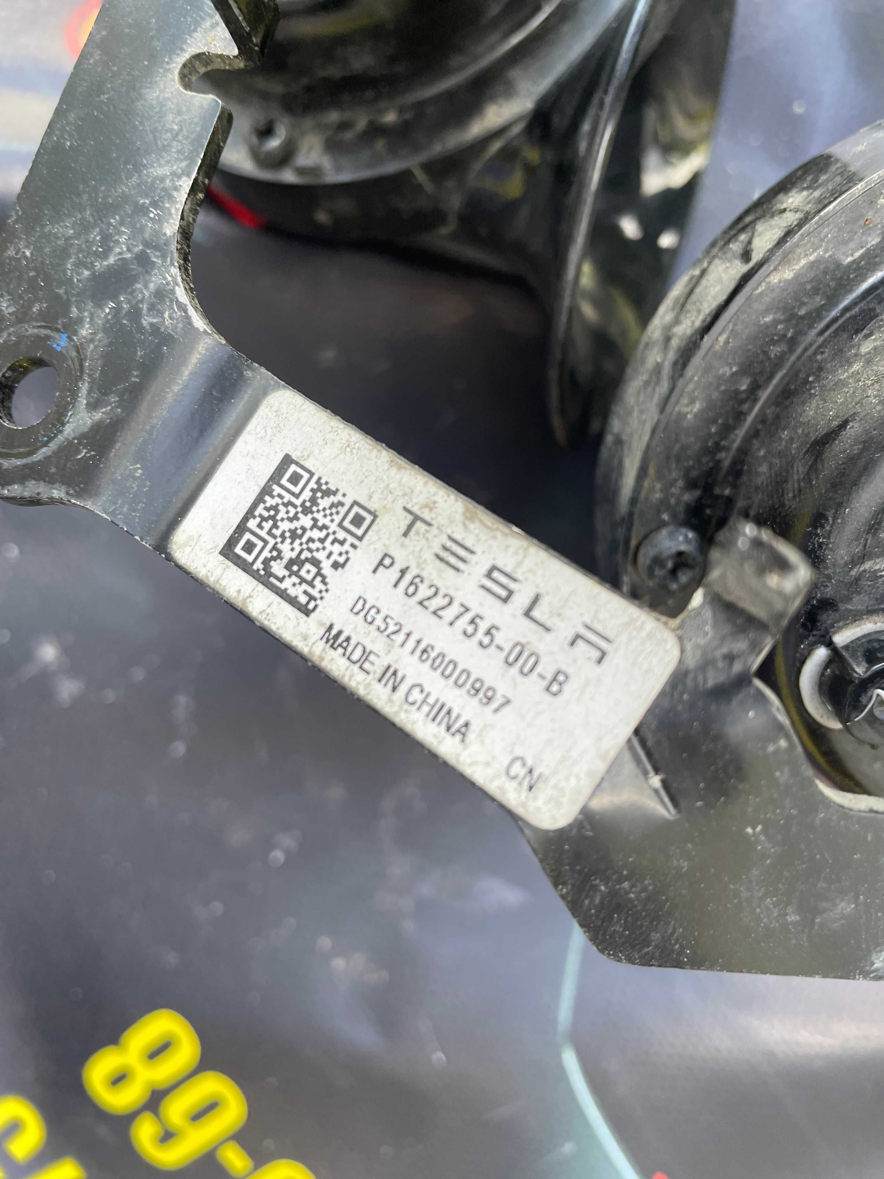 Клаксон Tesla Y сигнал в комплекті з кріпленням Tesla Y 1622755-00-B