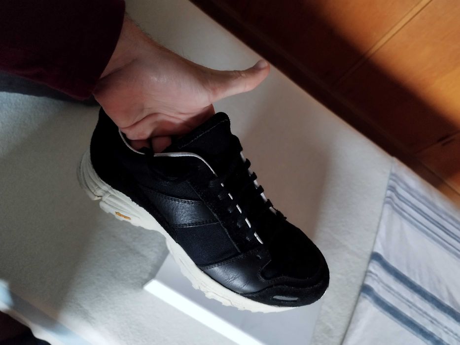 Sapatilhas em Pele (Marca - Vibram) (Tam 41)