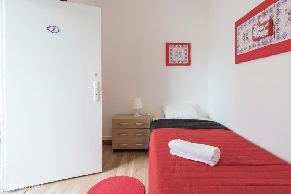54384 - Quarto com cama de solteiro em...