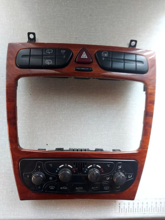Console C220 . Para carro marca Mercedes
