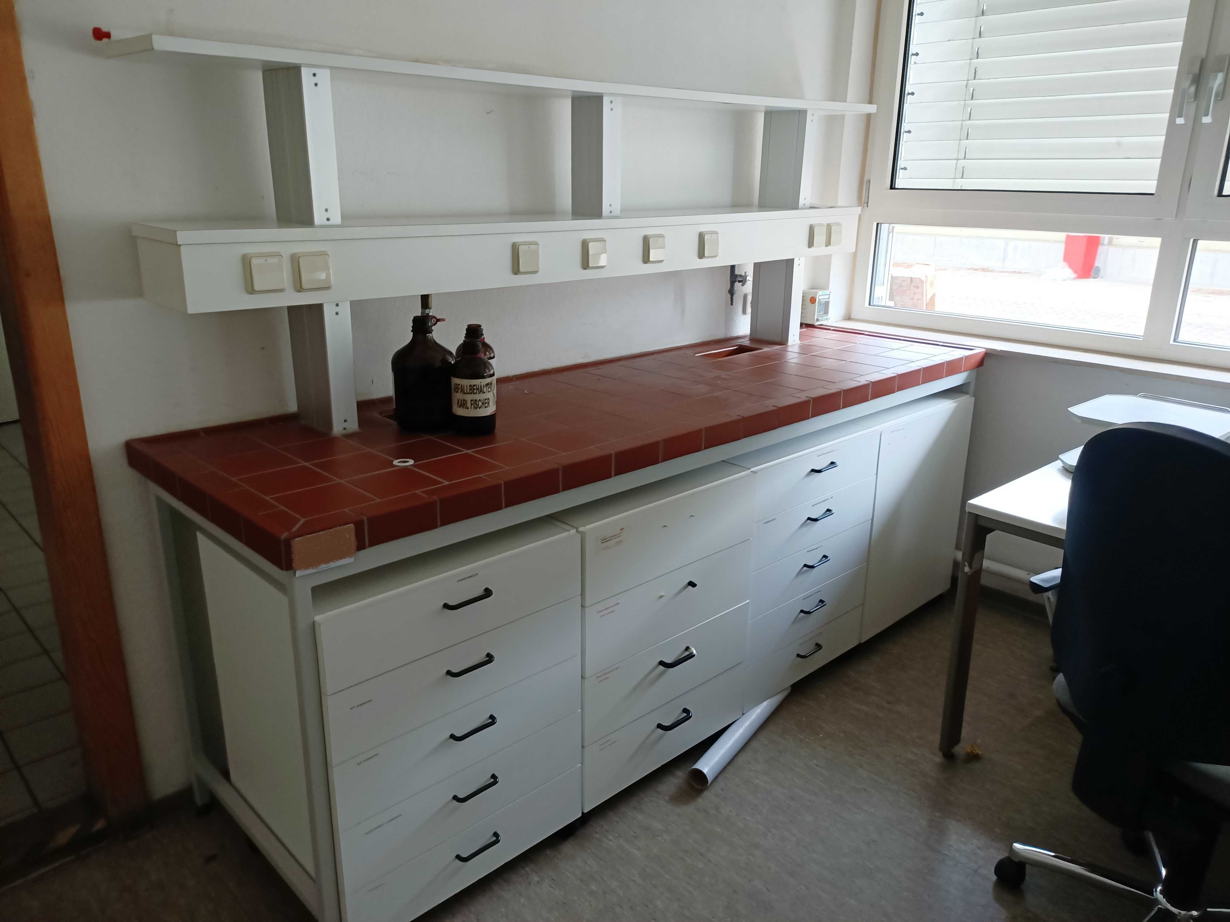 stół warsztatowy laboratoryjny blat ceramiczny umywalka szuflady