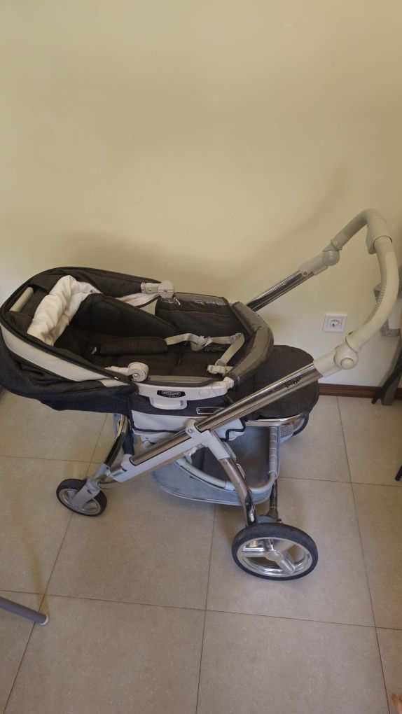Carrinho de bebé da bebecar