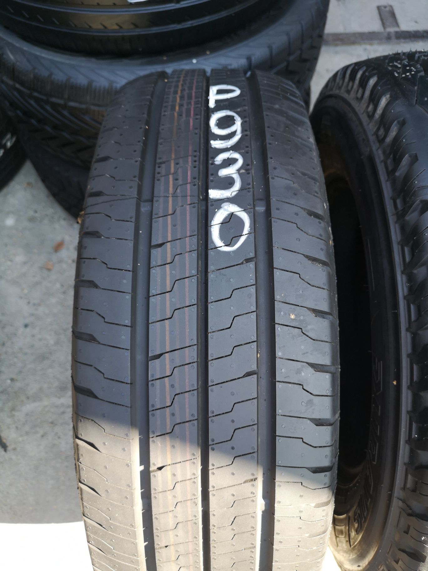 Opona letnia 215/70/15C Continental Van Contact Eco 1szt 8mm