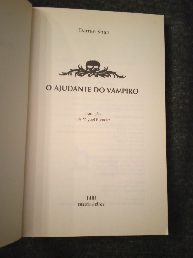 Livro de Terror "Cirque du Freak" Novo