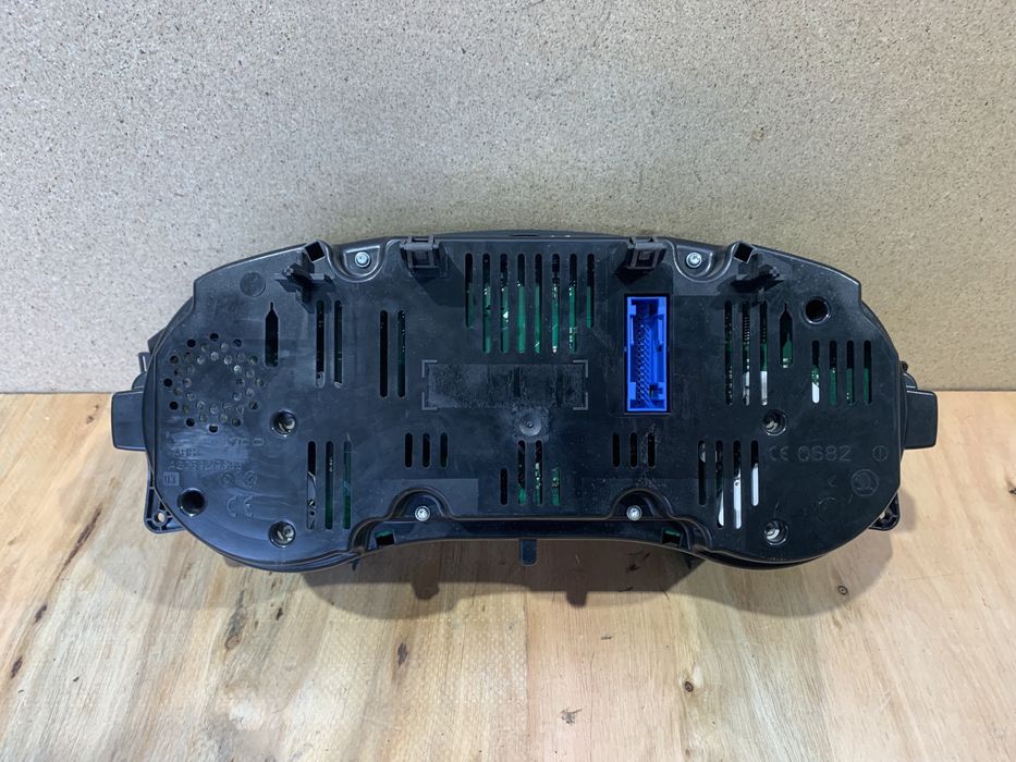 Skoda SuperB II 2.0 TDI licznik zegary EUROPA