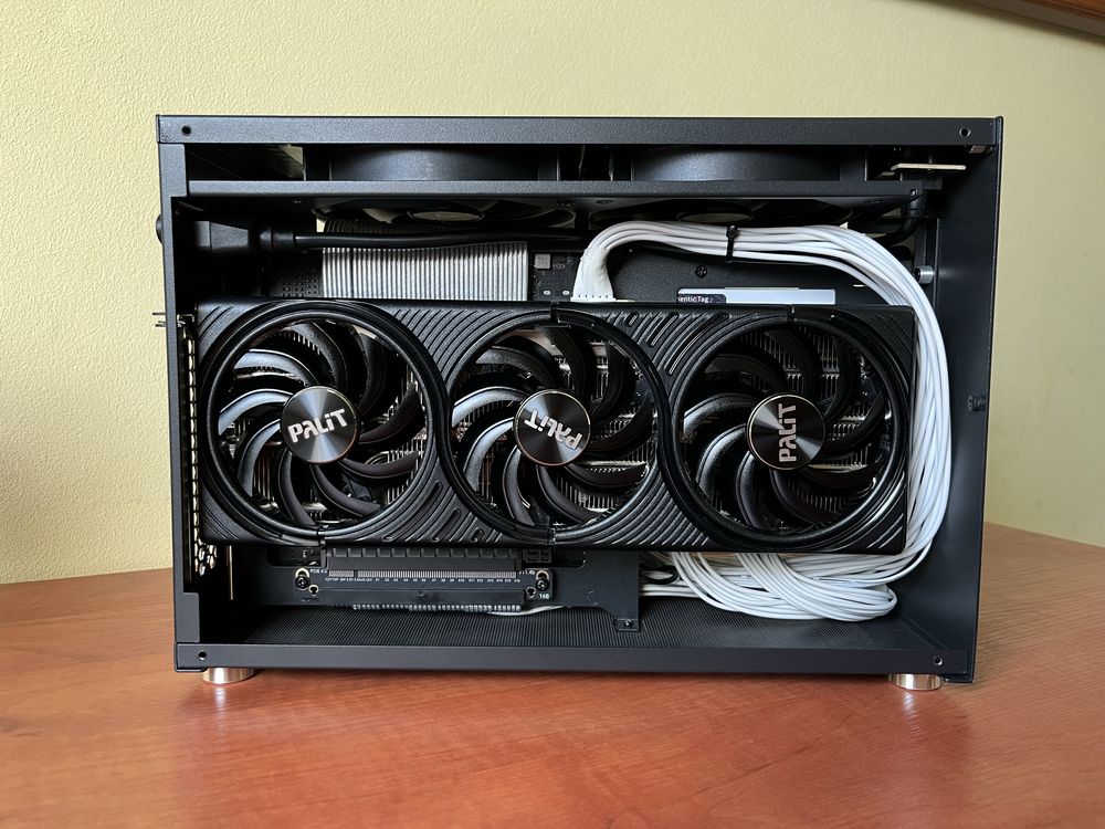 SFF 9L | Ryzen 7700 | RTX 5070 | 32GB DDR5 | 1TB NVME