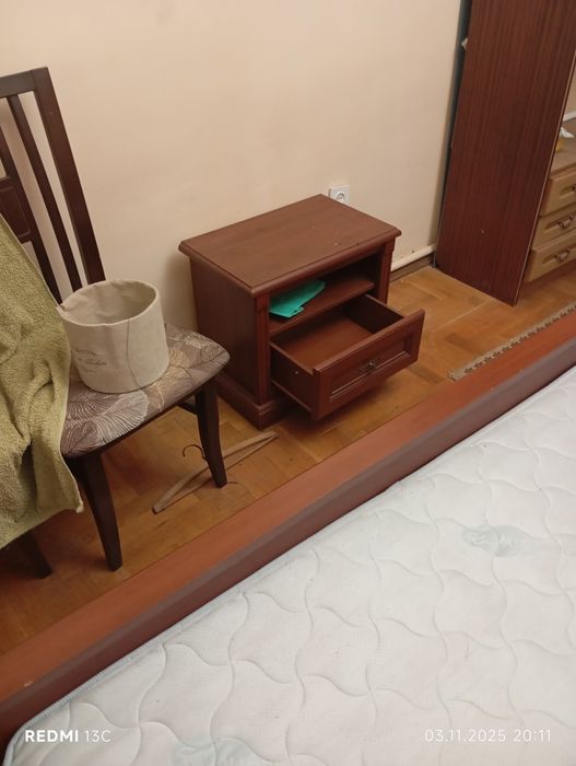 Ліжко матрац дві поиліжкові тумби