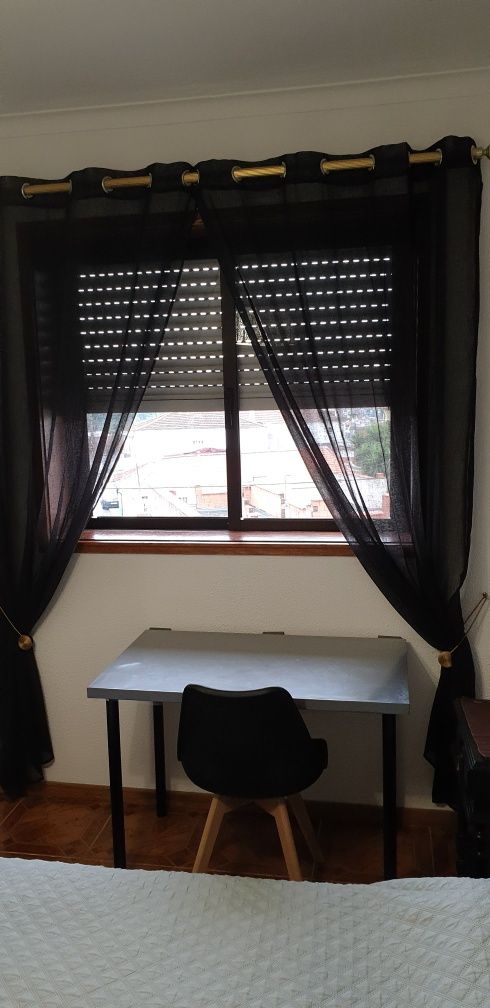 Alugo quarto privado